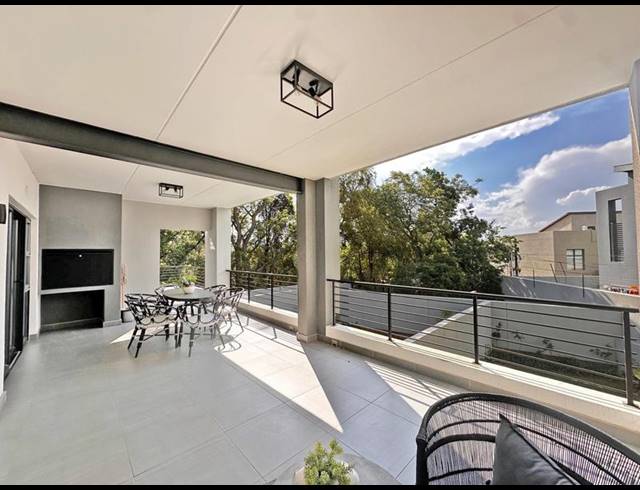 3 BEDROOM APARTMENT FOR SALE IN BRYANSTON